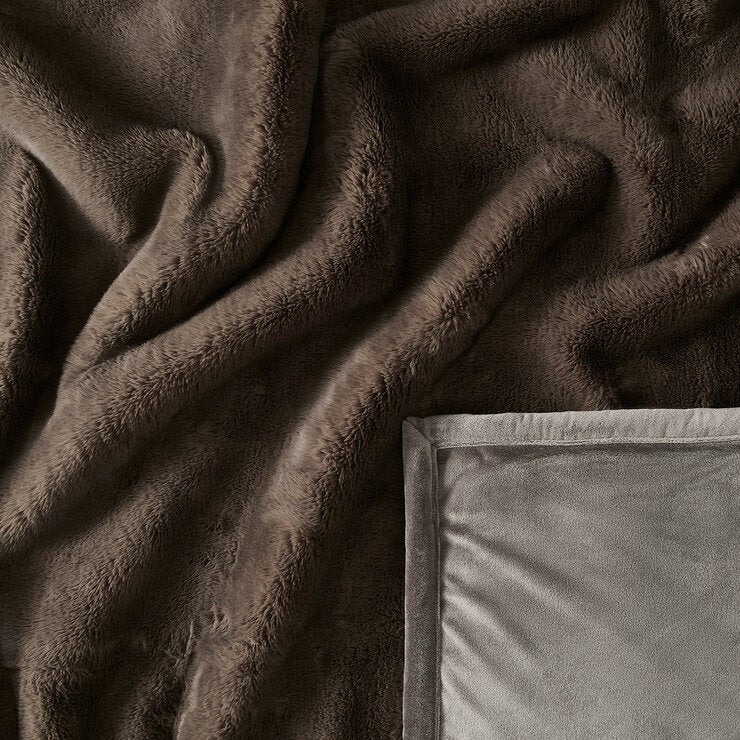 Mon Chateau Faux Fur Throw in 4 Colours, 152 x 177 cm Mon Chateau Faux Fur Throw in 4 Colours, 152 x 177 cm
