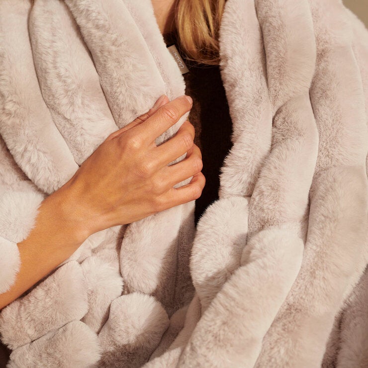 Duux Yentl Grey Heated Faux Fur Overblanket, 200 x 200 cm Duux Yentl Grey Heated Faux Fur Overblanket, 200 x 200 cm