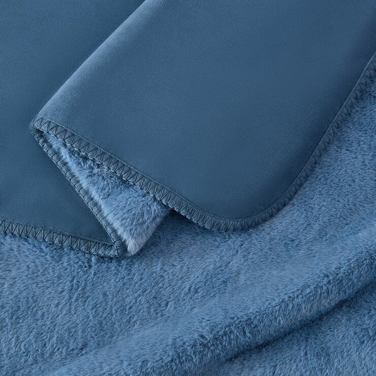 Casual Living Luxe Blue Throw, 127 x 178 cm Casual Living Luxe Blue Throw, 127 x 178 cm