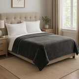 Kirkland Signature Grey Queen Plush Blanket, 248 x 223 cm Kirkland Signature Grey Queen Plush Blanket, 248 x 223 cm