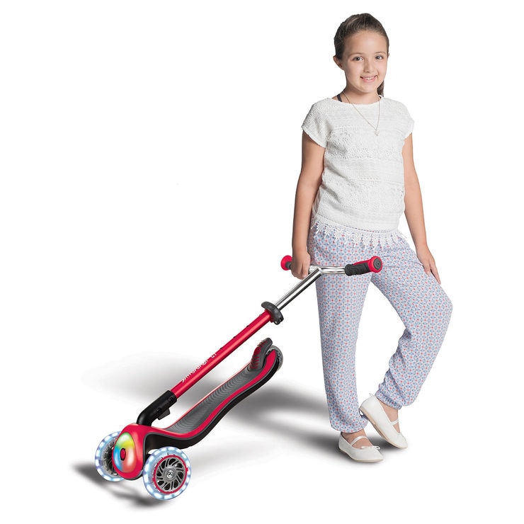 Globber elite prime lifestyle image Globber elite prime lifestyle image