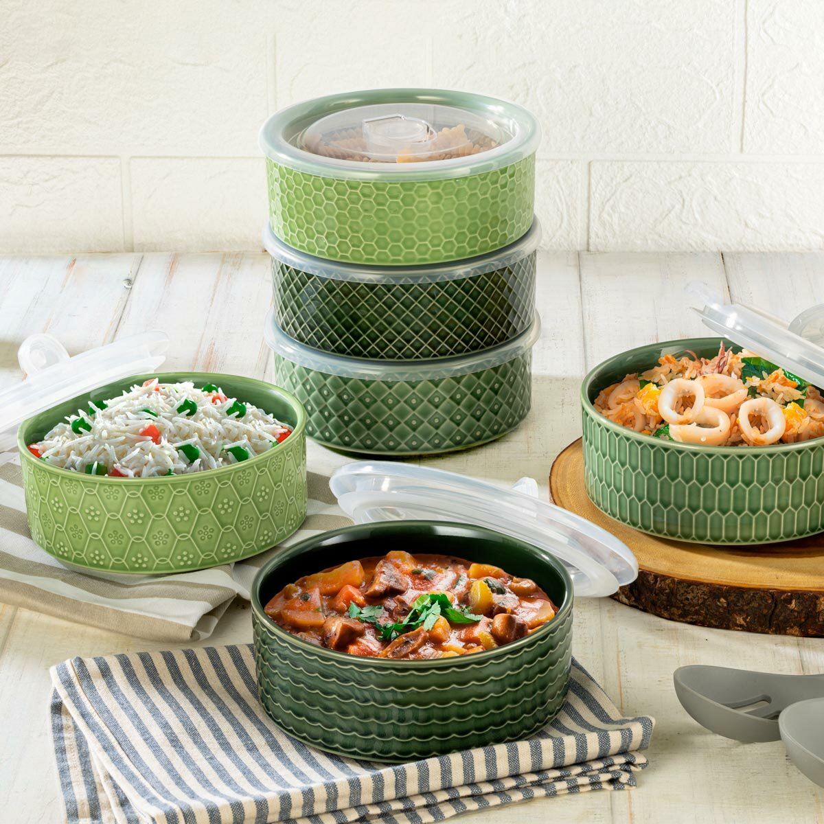 Signature Stoneware Bowls with Lids in Green, 6 Pack
