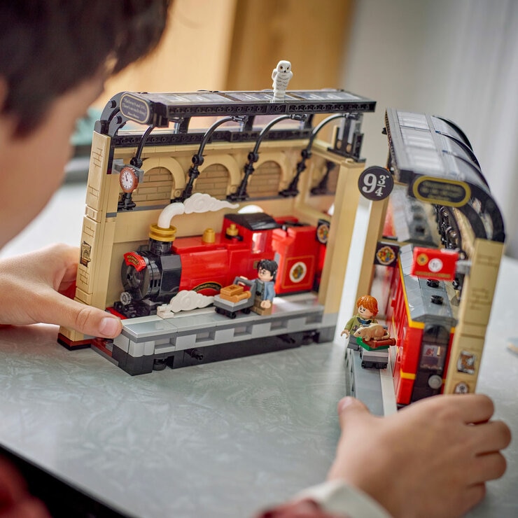 LEGO Harry Potter Book Nook: Hogwarts Express - Model 76450 (10+ Years)