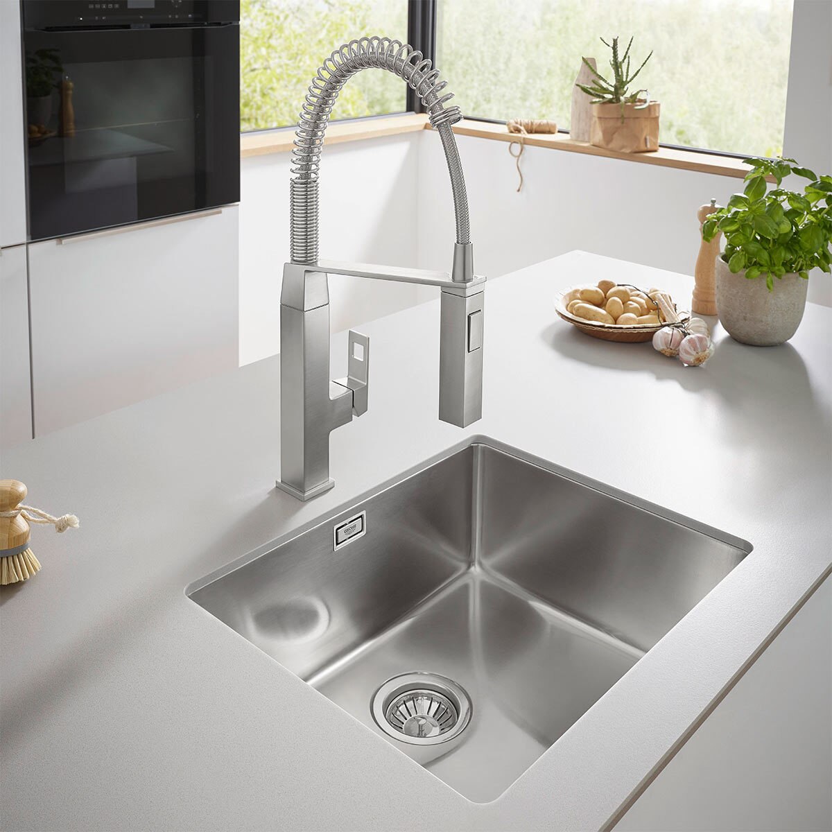 GROHE Eurocube Single-Lever Spring Mixer Tap in Chrome - Model 31395000