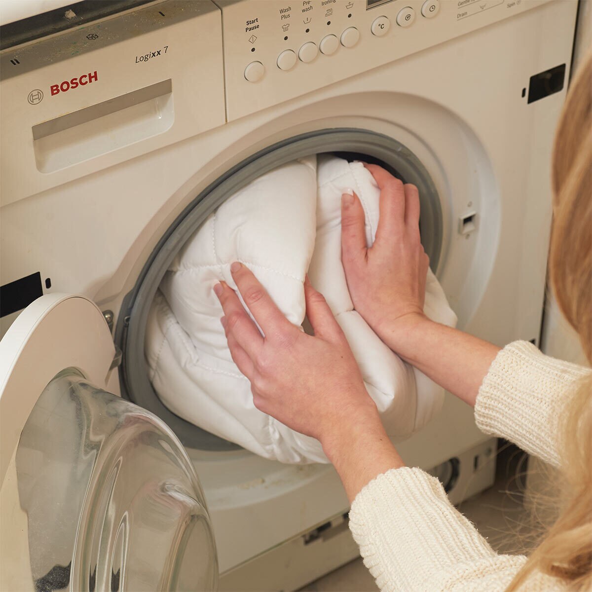 Dreamland Boutique Hotel 200TC Heated Cotton Mattress Protector, King