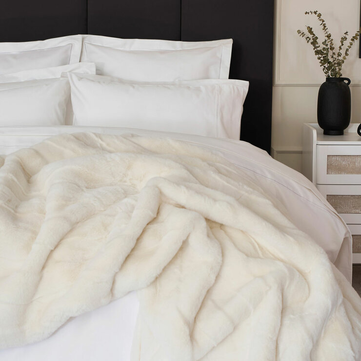 1200 Thread count bedding in white