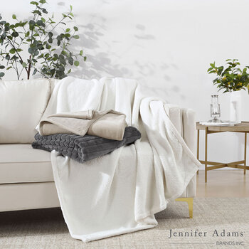 Jennifer Adams Luxe Reversible Throw Collection 152 x 178 cm, in 3 styles