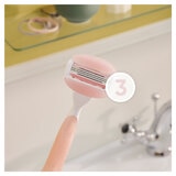 Venus Spa Breeze has 3 Blades