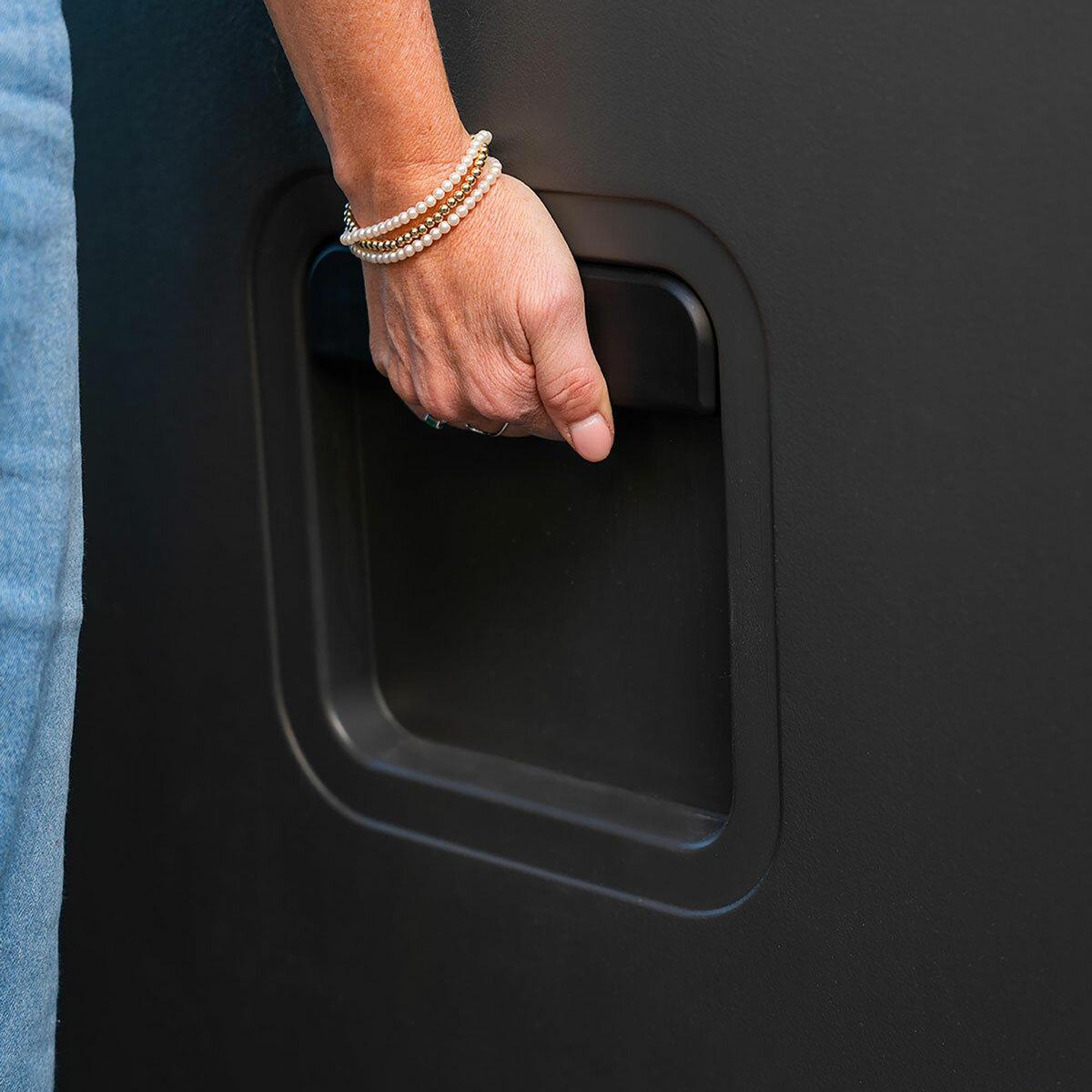 Lifetime 985 Litre (260 Gallon) Deck Box with Divider - Model 60482