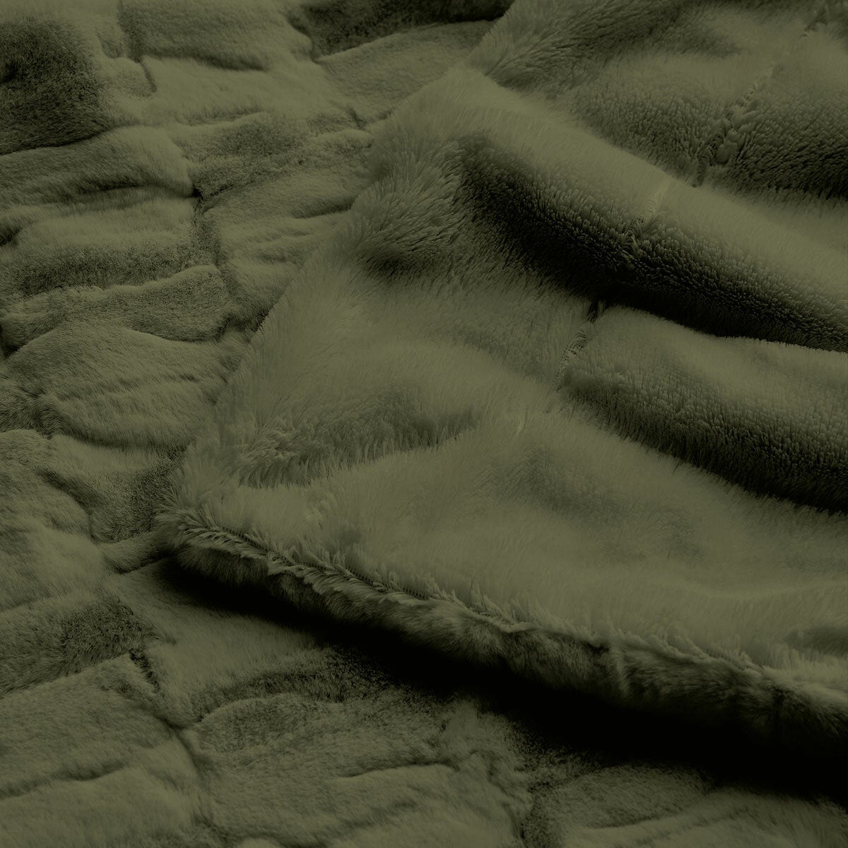Safdie Luxury Faux Rabbit Fur Green Throw, 127 x 178 cm Safdie Luxury Faux Rabbit Fur Green Throw, 127 x 178 cm