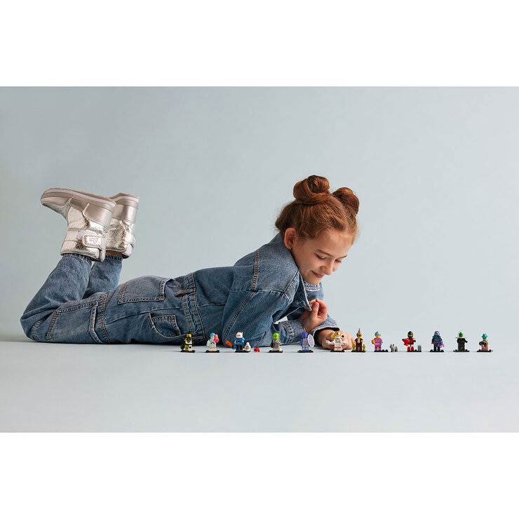 LEGO Minifigures Space Series 26 Lifestyle Image LEGO Minifigures Space Series 26 Lifestyle Image