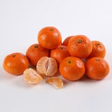 SELECTION OF EASY PEELERS WITH SOME PEELED SEGMENTS