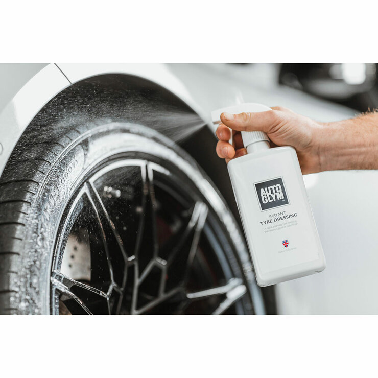 Image showing the Autoglym Instant Tyre Dressing