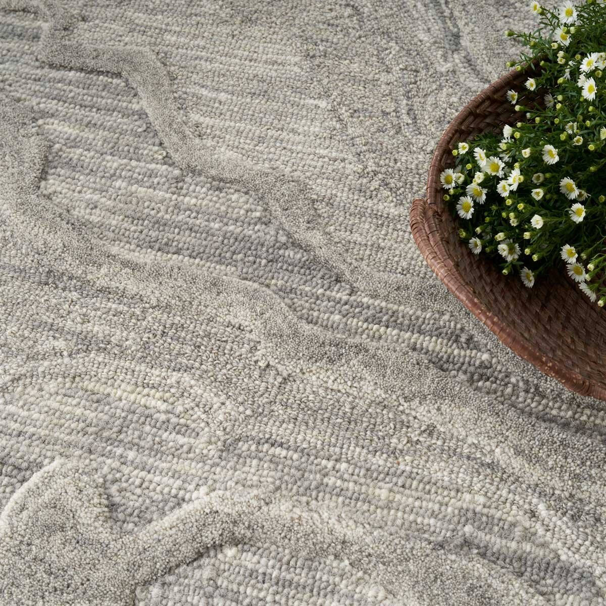 Nourison Graceful Rug in Grey, 160 x 221 cm