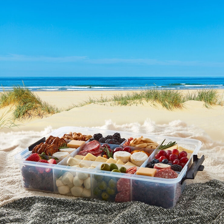 lifestyle image of snacklebox in beach