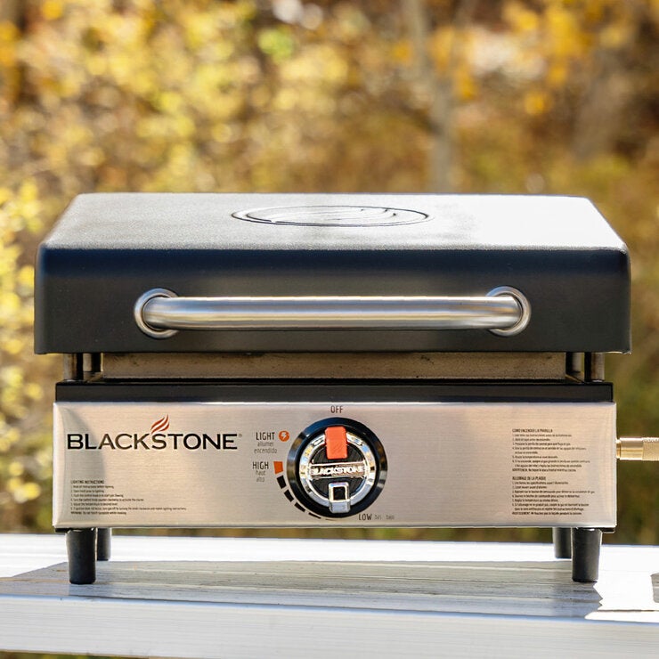 Blackstone 17" Tabletop Gas Griddle with Hood Blackstone 17" Tabletop Gas Griddle with Hood