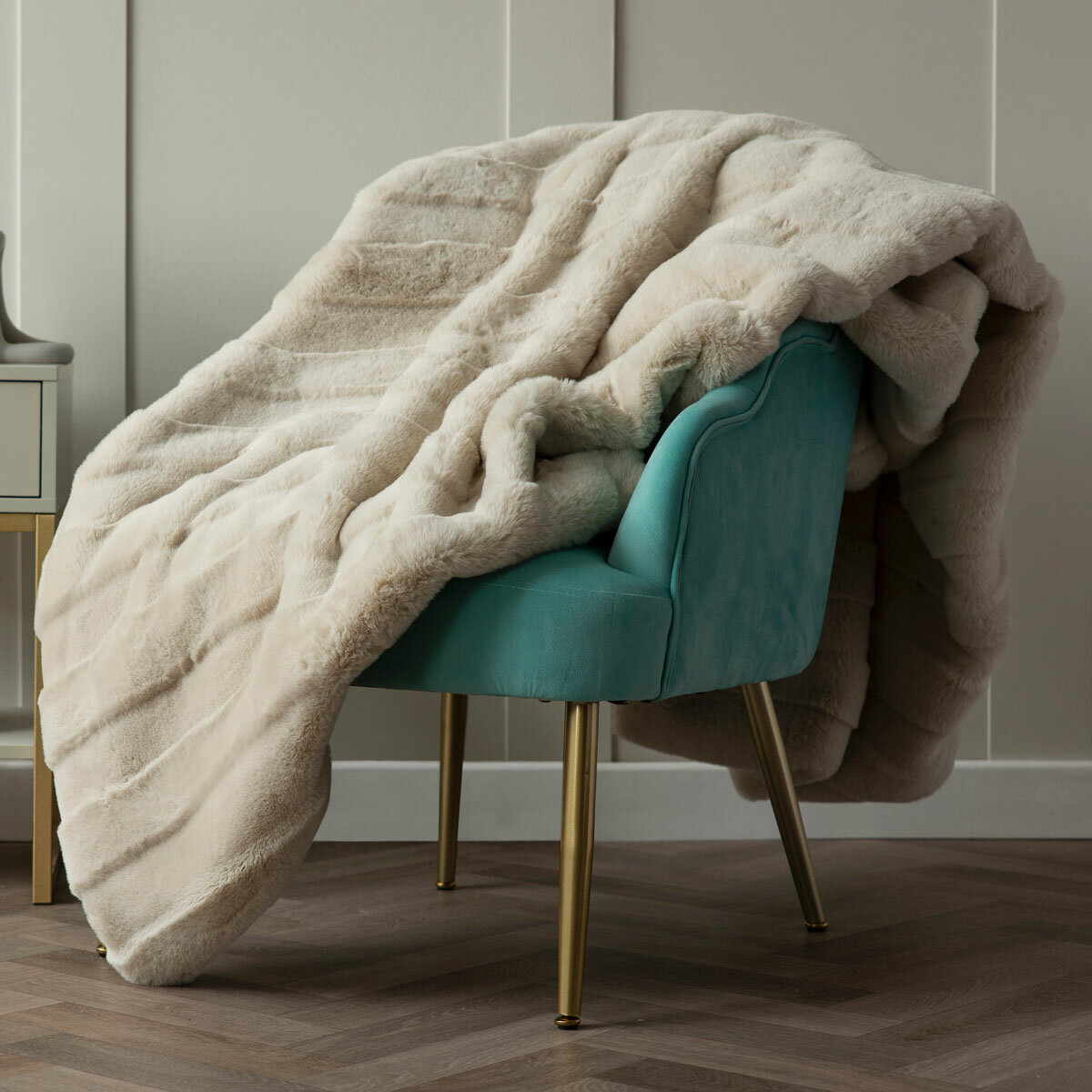 Belledorm Alaska Faux Fur Throw in 2 Colours, 150 x 200 cm