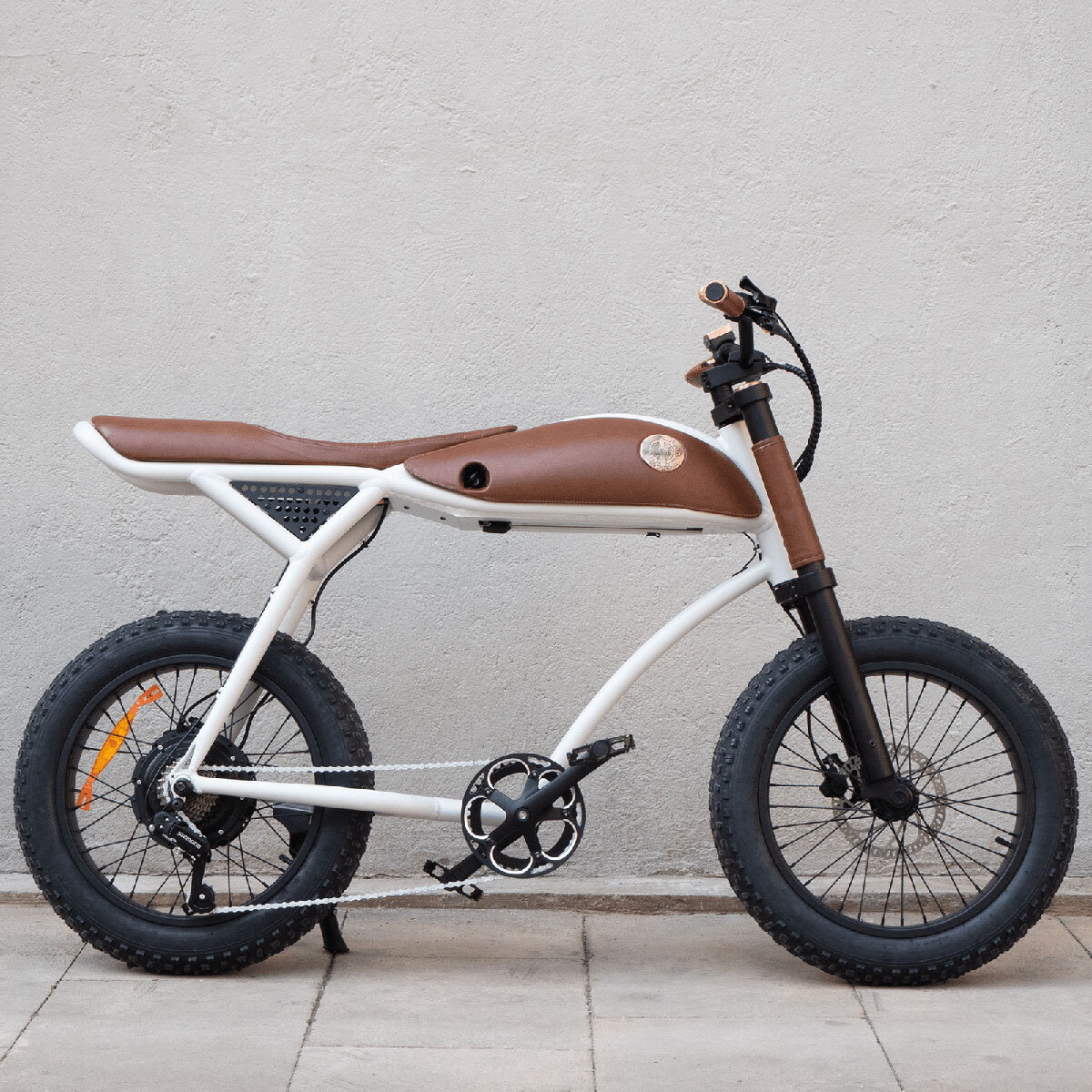 Rayvolt Ringo E-Bike with Lights, Leather Bag, Set Up Assistance And First Year Inspection in White