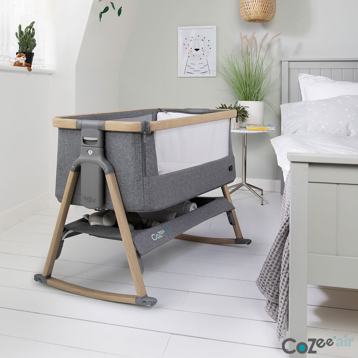 CoZee Bedside Crib Bedside Crib for co-sleeping or as a stand alone crib