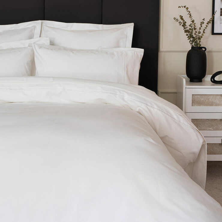 1200 Thread count bedding in white