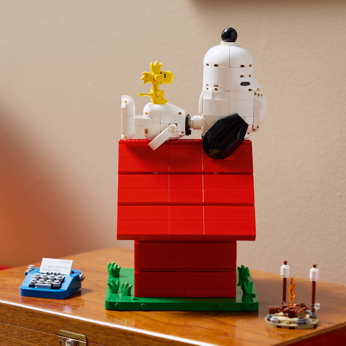 LEGO Ideas Peanuts: Snoopy's Doghouse - Model 21368 (18+ Years) LEGO Ideas Peanuts: Snoopy's Doghouse - Model 21368 (18+ Years)