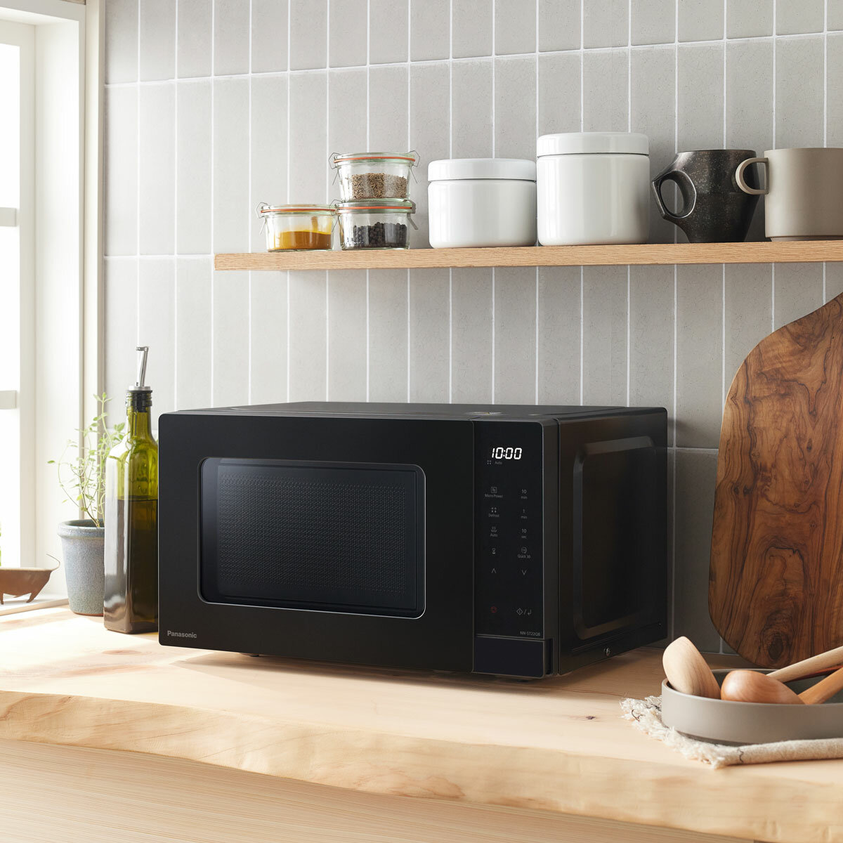 Panasonic 20L Solo Microwave Lifestyle Image
