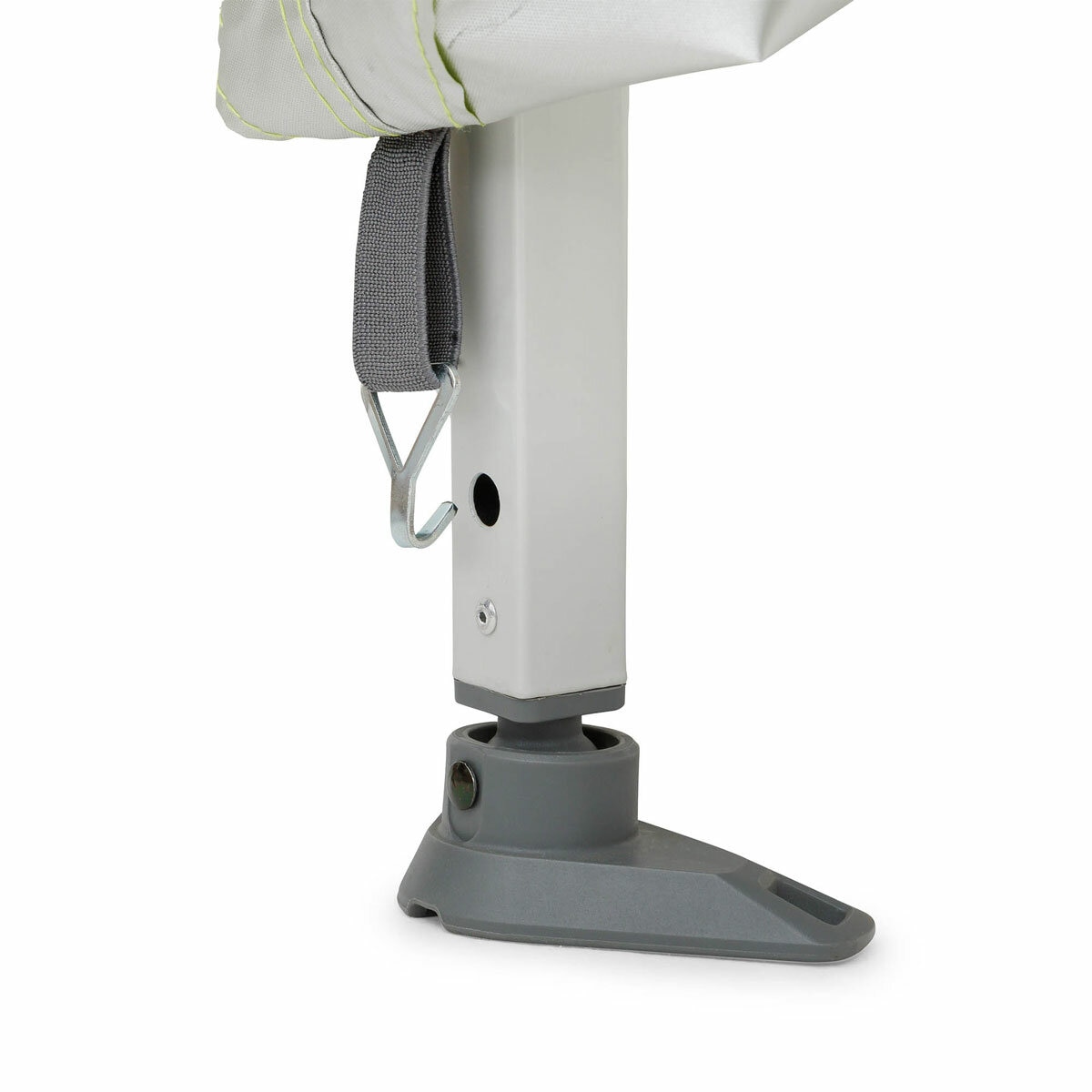 Studio image showing the feet of the frame Studio image showing the feet of the frame