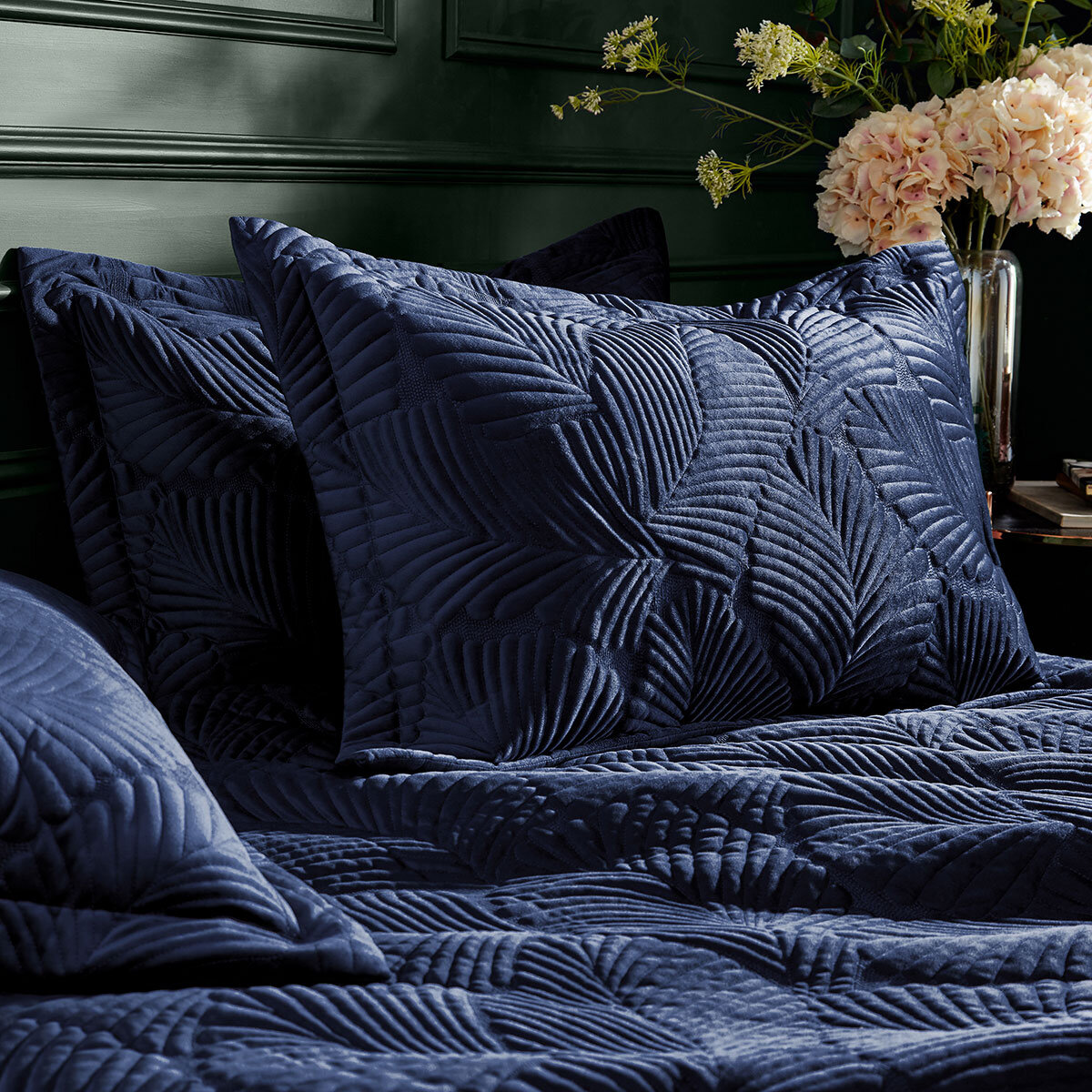 Kensington Velvet 3 Piece Bed Set in Navy, Super King