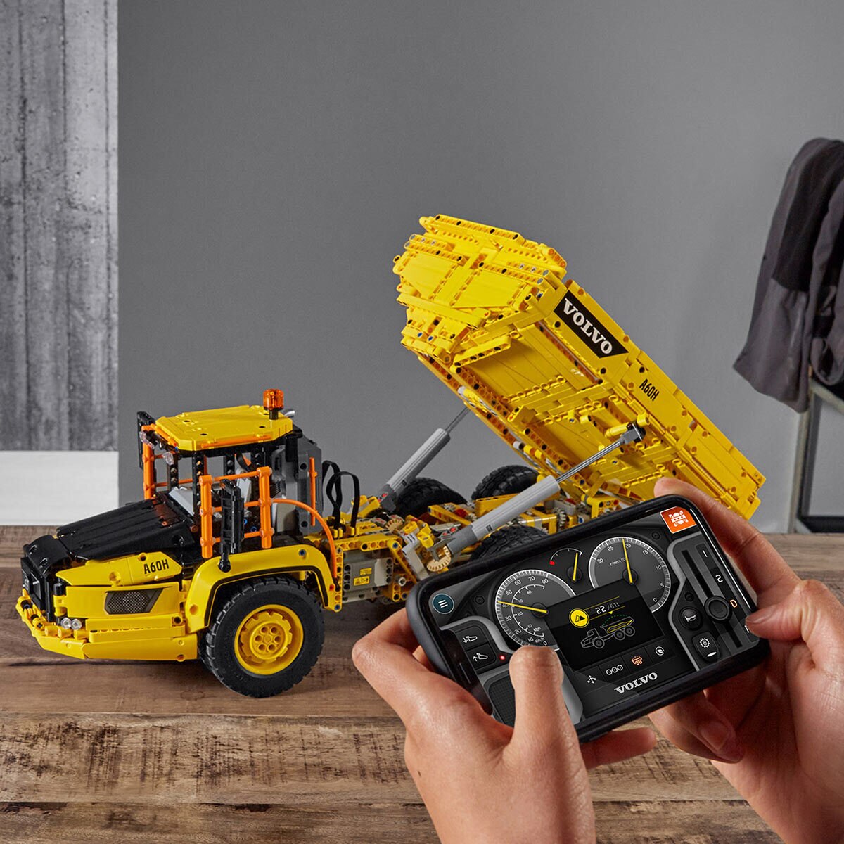 Lecho Technic Volvo articulated hauler construction set