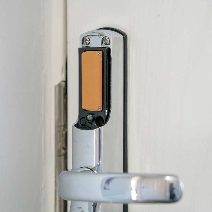 Yale Conexis L2 Smart Lock in Chrome with 4 Tags