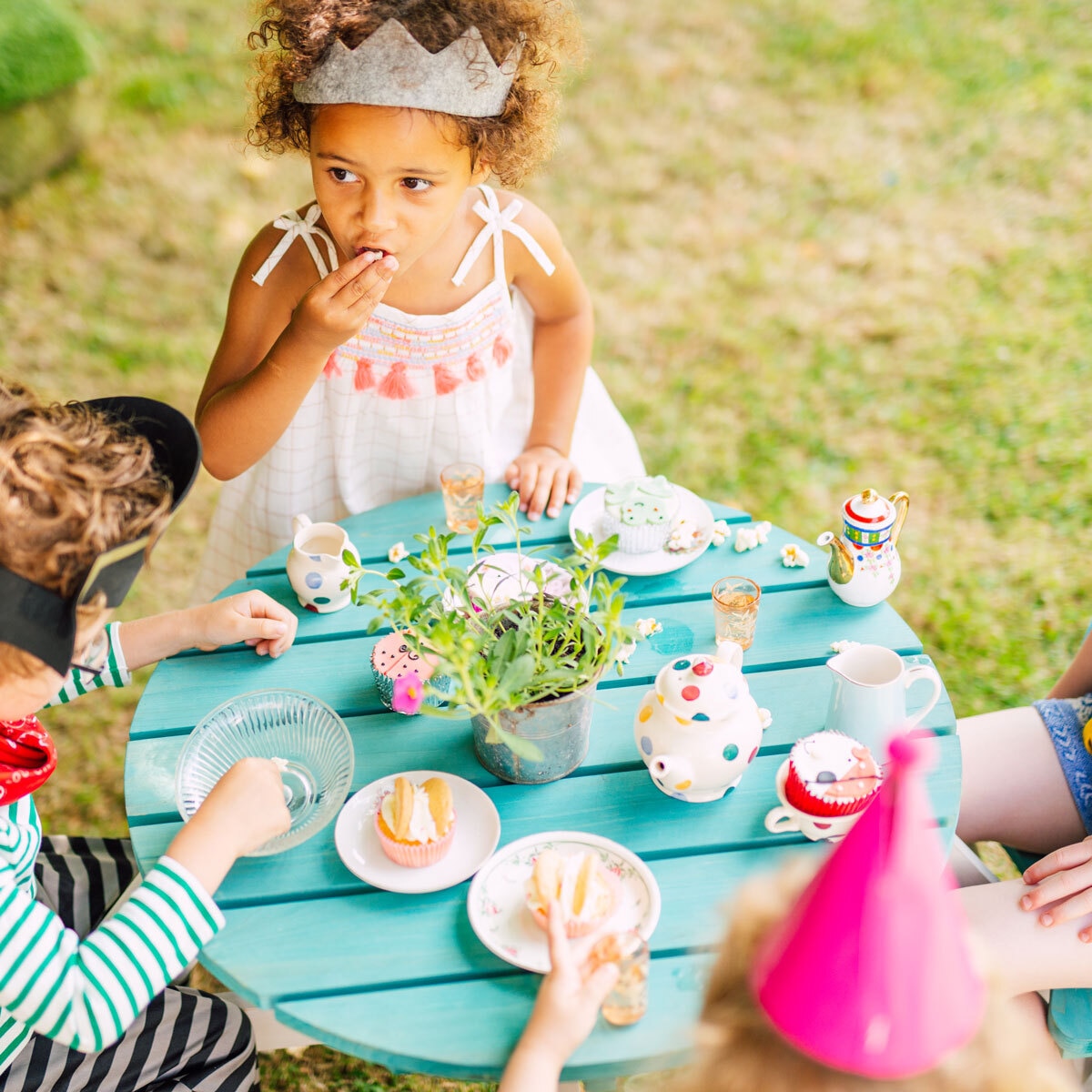 Plum Circular 4 Seater Picnic Table in Teal (3+ Years)