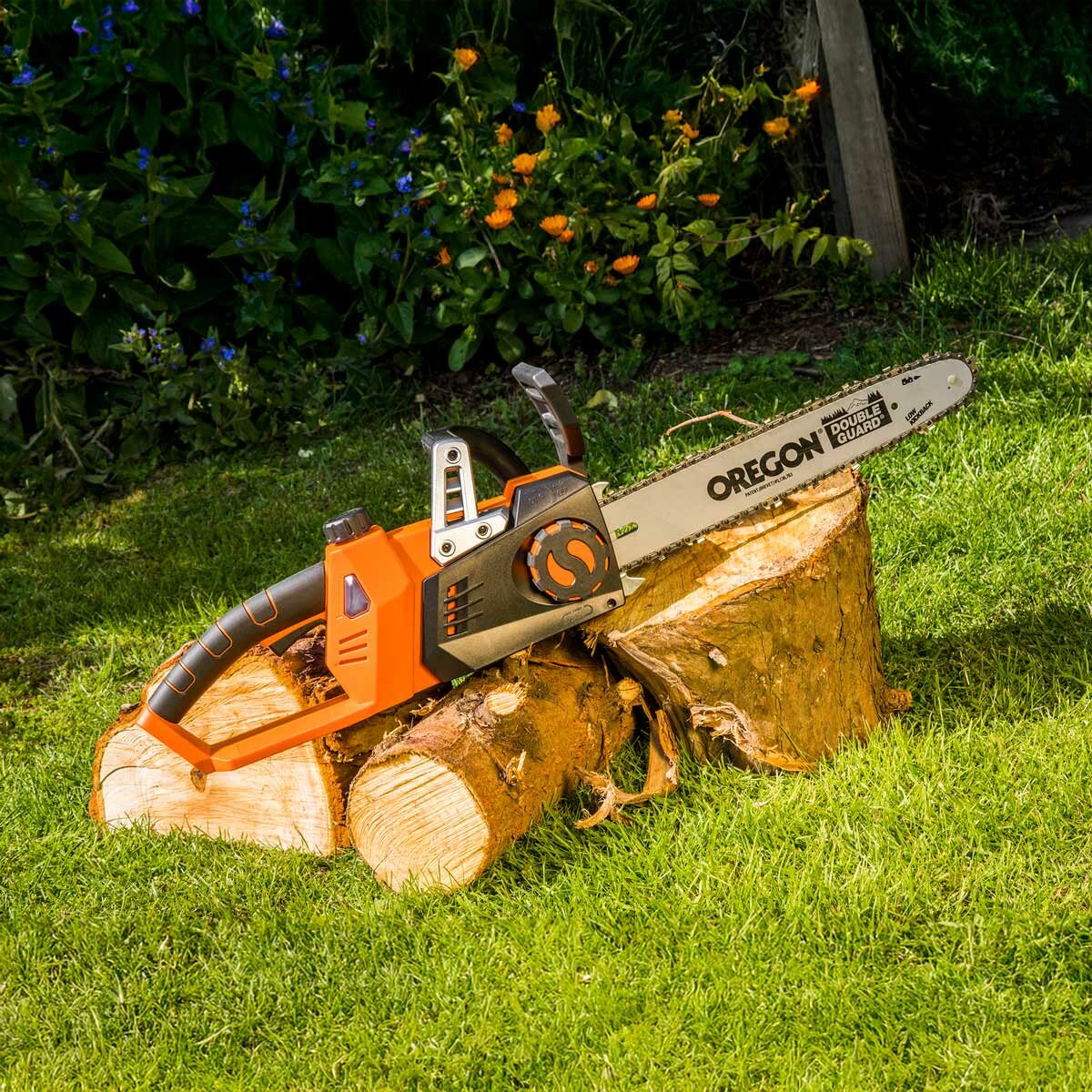Yard Force 40V 35cm Chainsaw + 2 x 4Ah 20V Batteries & Dual Charger