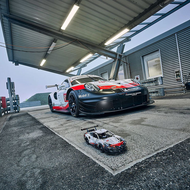 LEGO Technic Porsche 911 RSR - Model 42096 (10+ Years)