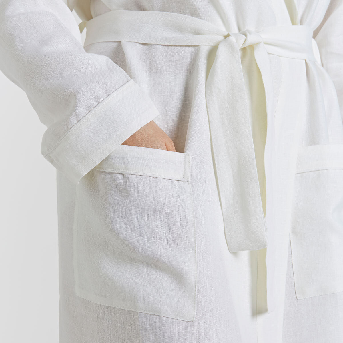 Lazy Linen Ladies Robe in White