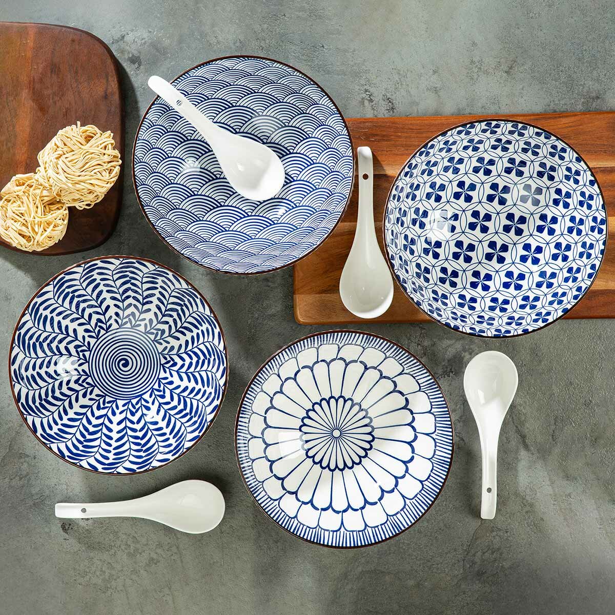 Signature Housewares Ramen Bowls with Spoons, 4 Piece