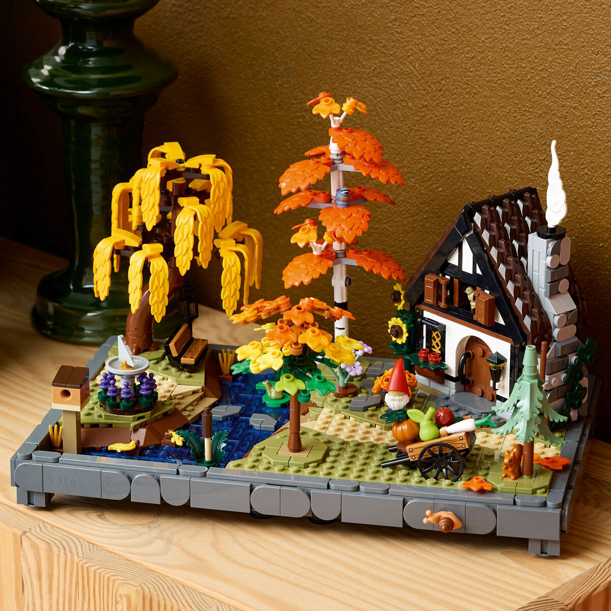 LEGO Icons Autumn Cottage Garden - Model 11372 (18+ Years)