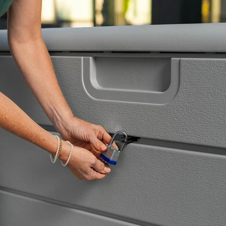 Lifetime 985 Litre (260 Gallon) Deck Box with Divider - Model 60482 Lifetime 985 Litre (260 Gallon) Deck Box with Divider - Model 60482