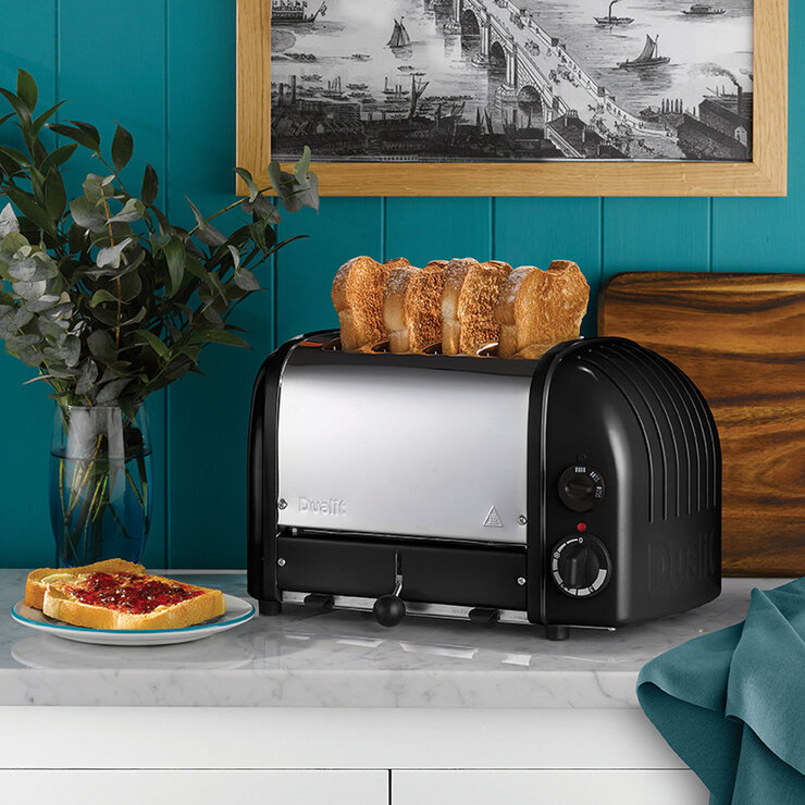 Lifestyle image Dualit 4 slot toaster Lifestyle image Dualit 4 slot toaster