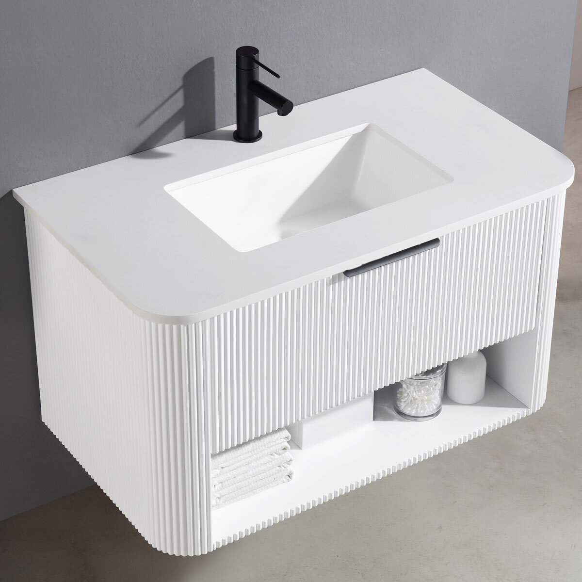 Tilted image of Ove Bella 900mm in White