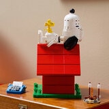 LEGO Ideas Peanuts: Snoopy's Doghouse - Model 21368 (18+ Years) LEGO Ideas Peanuts: Snoopy's Doghouse - Model 21368 (18+ Years)