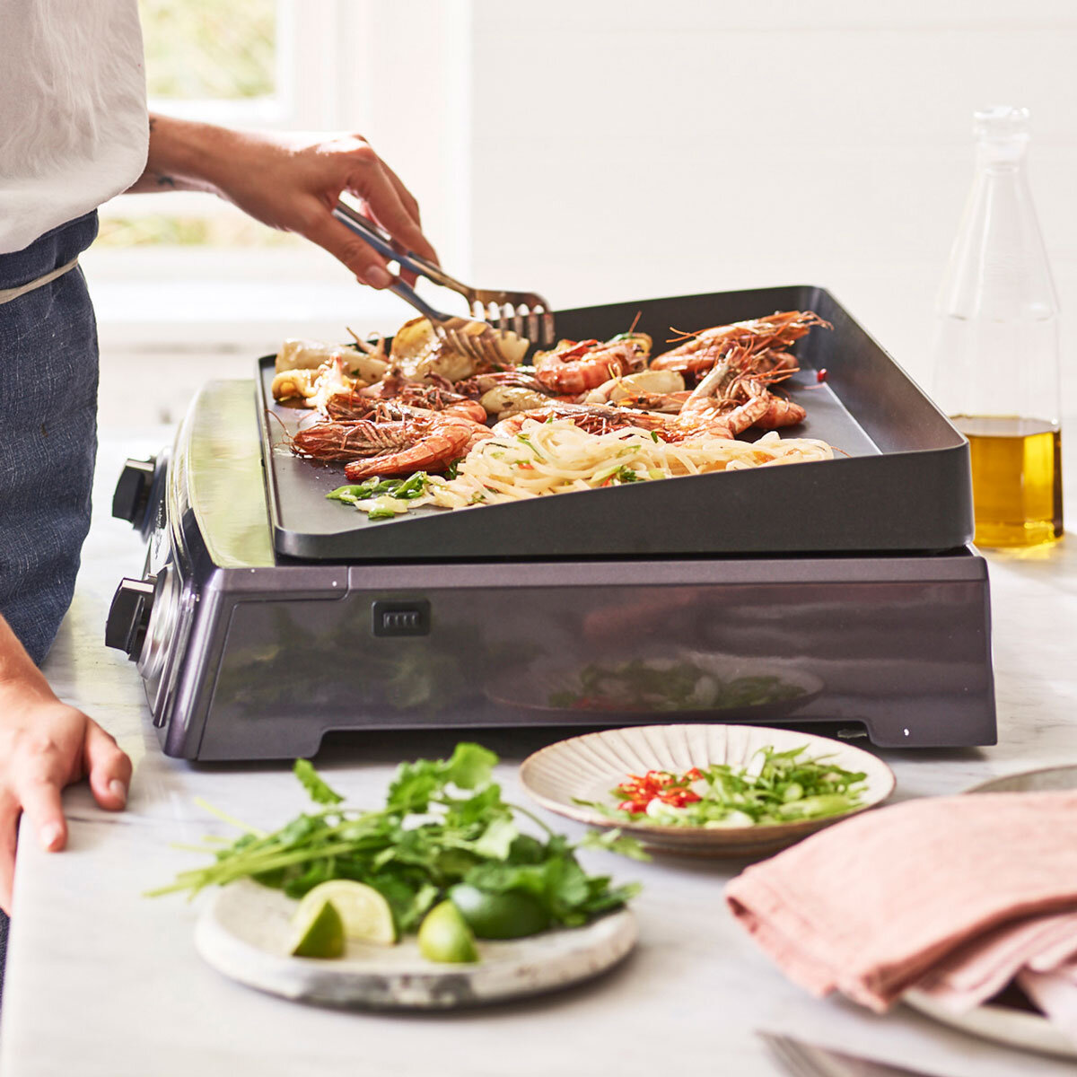 Lifestyle image of CUISINART ENTERTAINING GRILL PL60U