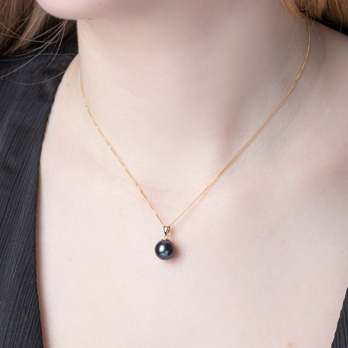 Fresh Water Black Pendant, 18ct Yellow Gold