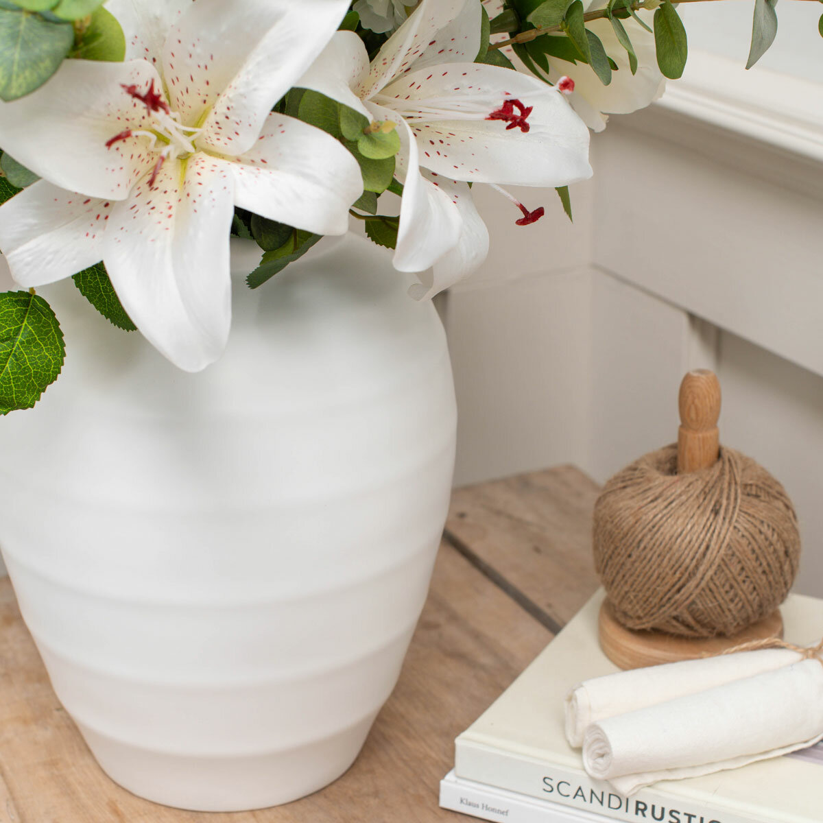 Artificial Lily and Rose Bouquet in Vase_Close Up Artificial Lily and Rose Bouquet in Vase_Close Up