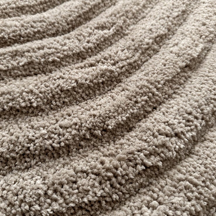 Safdie Tufted Wave Taupe Bath Mat, 56 x 91 cm Safdie Tufted Wave Taupe Bath Mat, 56 x 91 cm