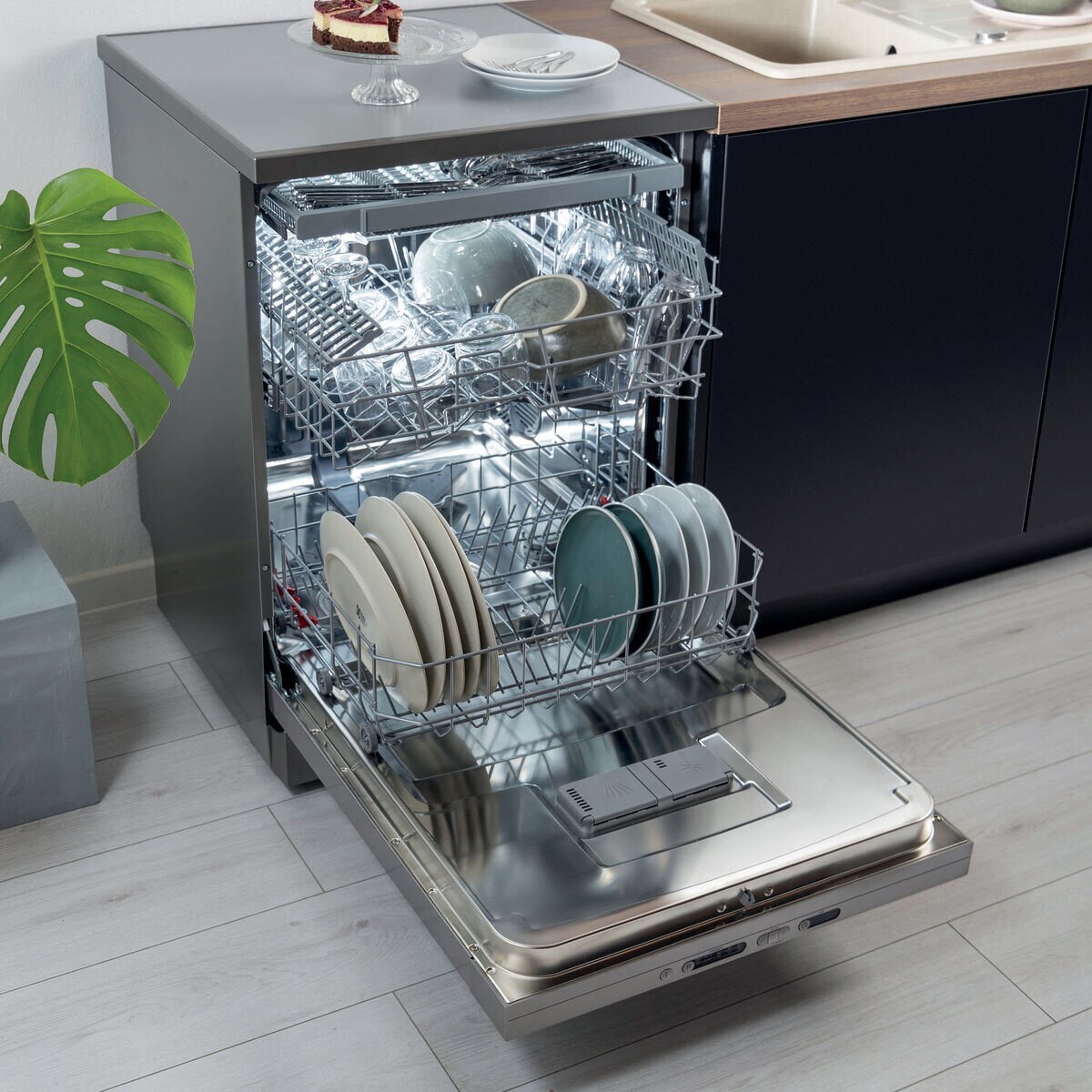 Hisense HS661C60XUK, 16 Place Settings Dishwasher, C Rated in Stainless Steel Costco UK