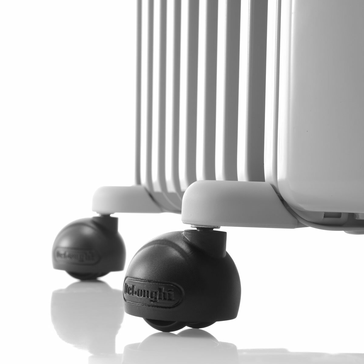 De'Longhi Radia S Oil Filled Radiator's Close Up of Wheels