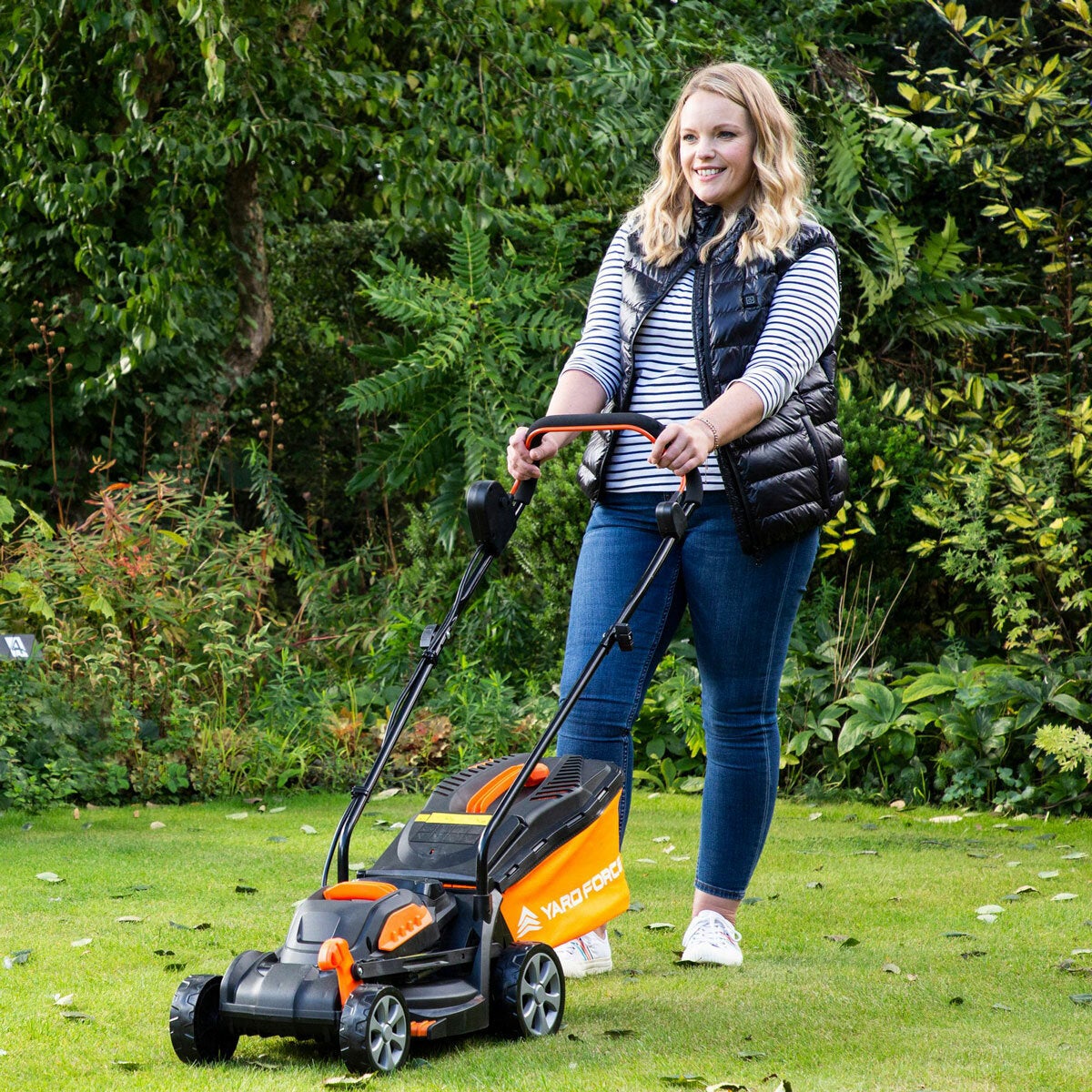 Yard Force 20V 33cm Brushless Cordless Mower & 20V 25cm Line Trimmer Bundle Yard Force 20V 33cm Brushless Cordless Mower & 20V 25cm Line Trimmer Bundle