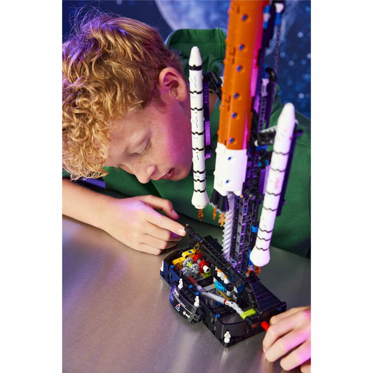LEGO Technic NASA Artemis Space Launch System Rocket Model 42221 (9+ Years)