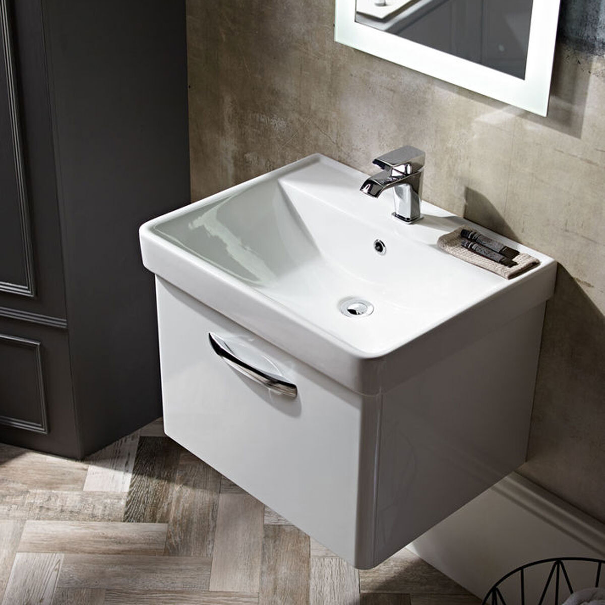 Tavistock Curve 600mm Wall Mounted Vanity Unit in White