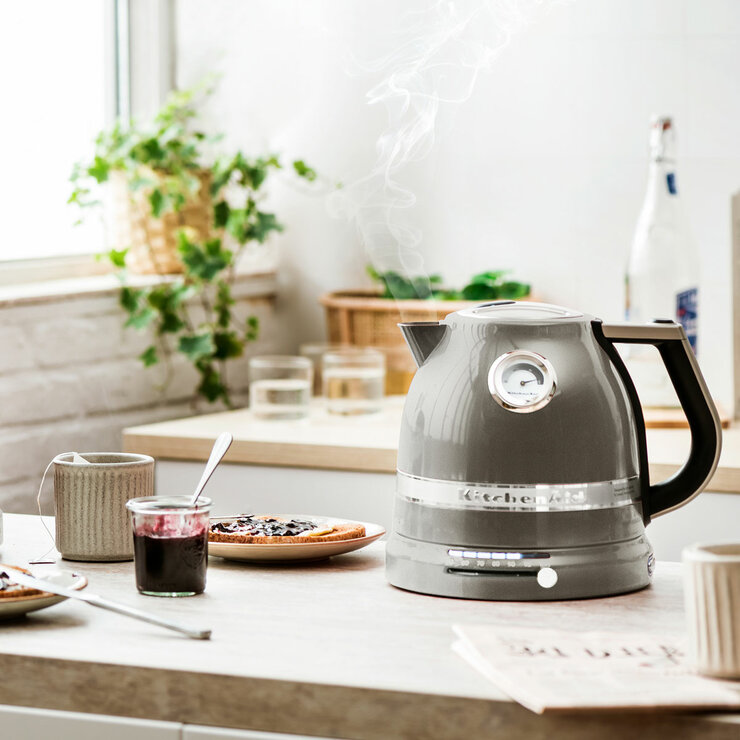 KitchAid 5KEK1522BMS Artisan 1.5L Kettle in Medaillion Silver KitchAid 5KEK1522BMS Artisan 1.5L Kettle in Medaillion Silver